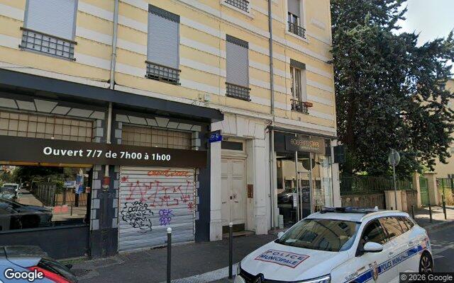 Façade : 88 rue du 4 Août 1789, Villeurbanne